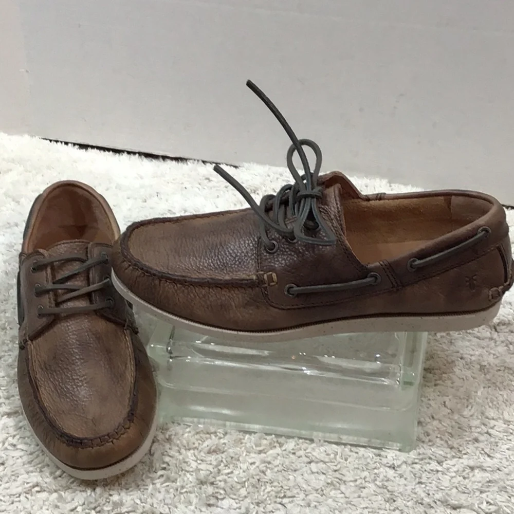Frye men’s distressed brown leather boat shoes 9.5